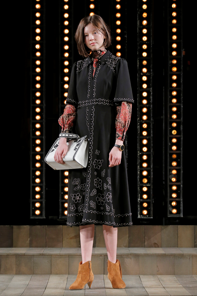 25. YILA ÖZEL DEFİLE