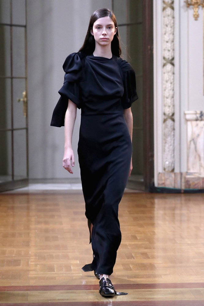 VICTORIA BECKHAM 2018 SONBAHAR-KIŞ DEFİLESİ