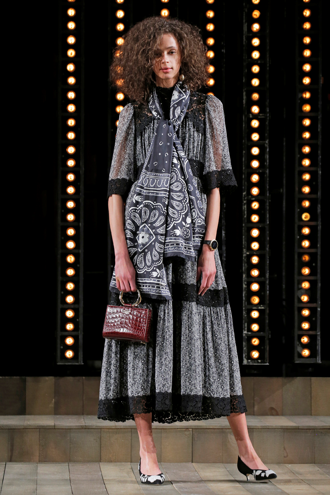 25. YILA ÖZEL DEFİLE