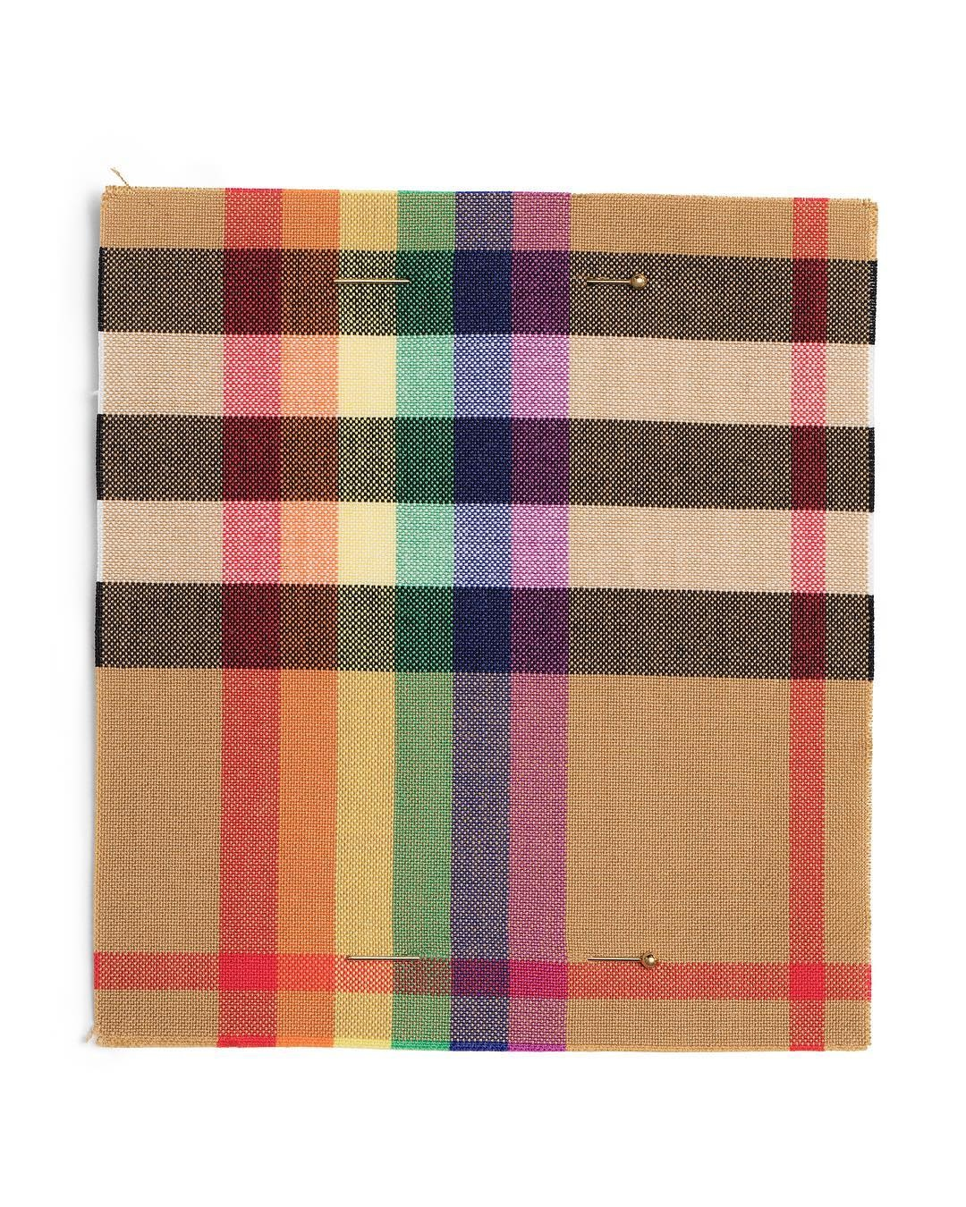 BURBERRYNİN BÜYÜK DEĞİŞİMİ