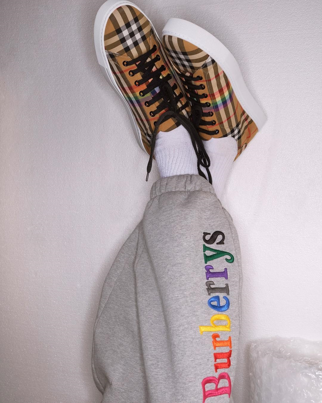 BURBERRYNİN BÜYÜK DEĞİŞİMİ