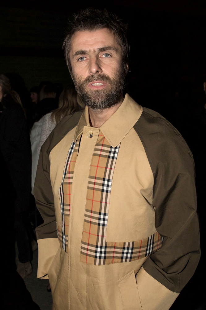 LONDRA MODA HAFTASINDA BURBERRY