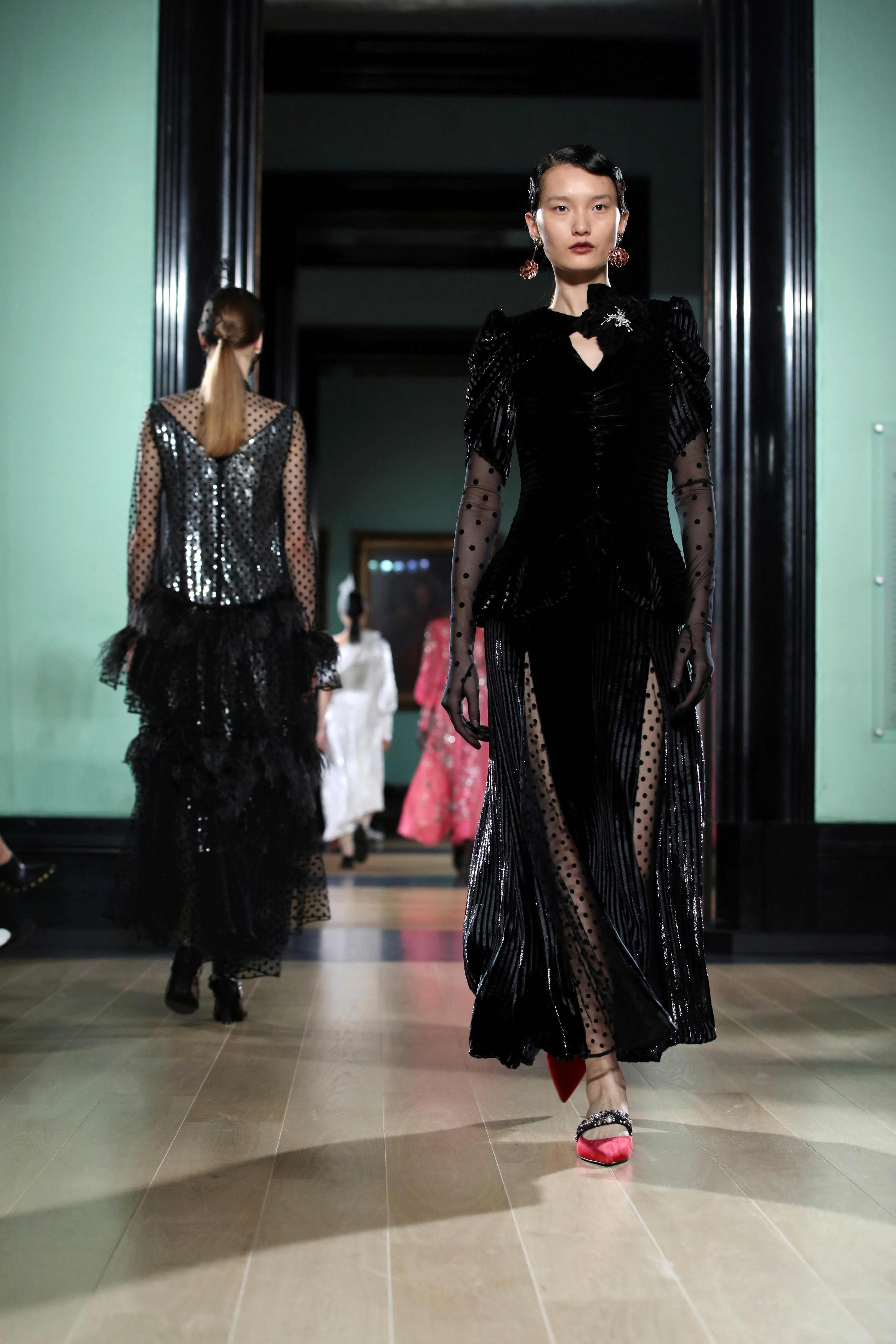 LONDRADA ERDEM DEFİLESİ