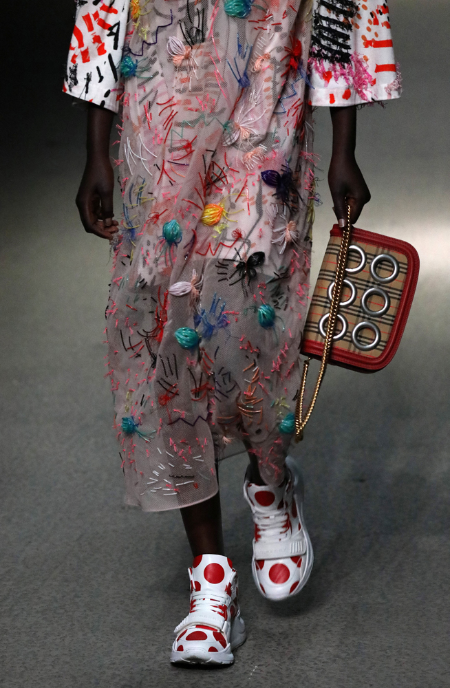 LONDRA MODA HAFTASINDA BURBERRY