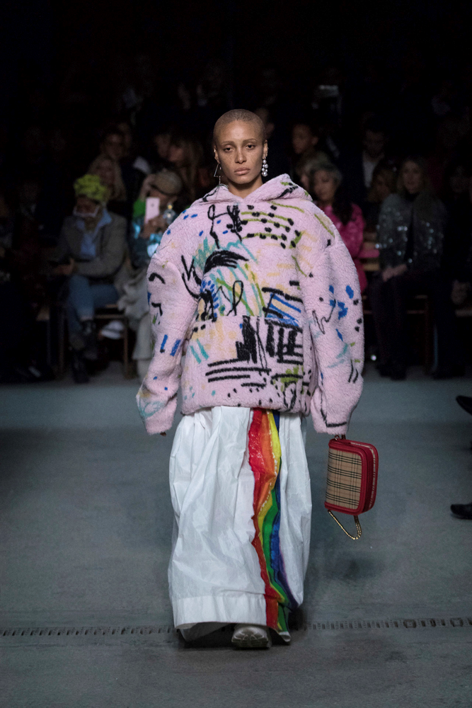 LONDRA MODA HAFTASINDA BURBERRY