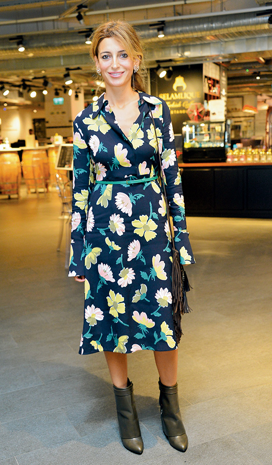 CEMİYETİN RENKLİ SİMALARININ FAVORİ YUNAN ADASI ADRESLERİ