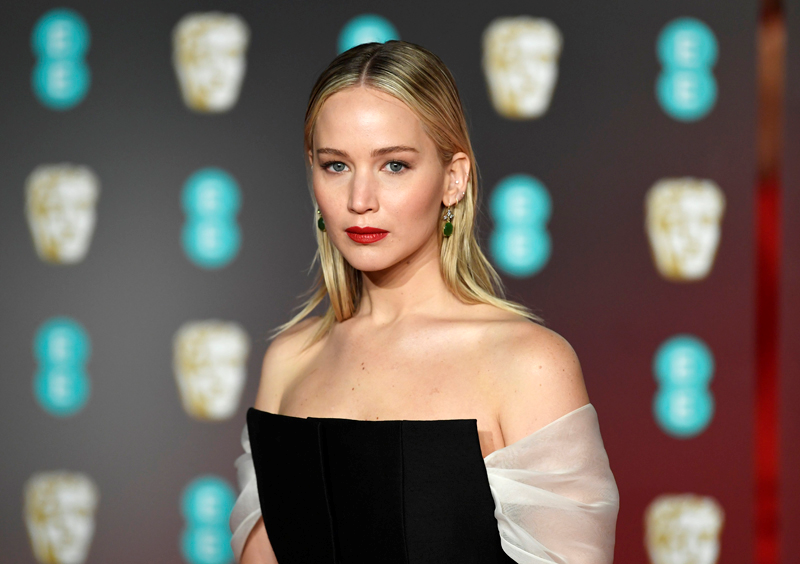 JENNIFER LAWRENCEIN BAFTADA DİKKAT ÇEKEN GÜZELLİĞİ