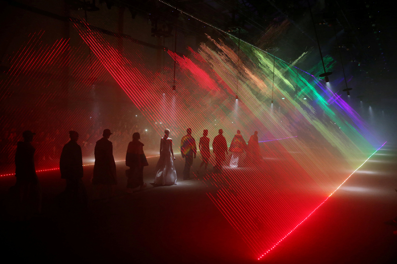 LONDRA MODA HAFTASINDA BURBERRY