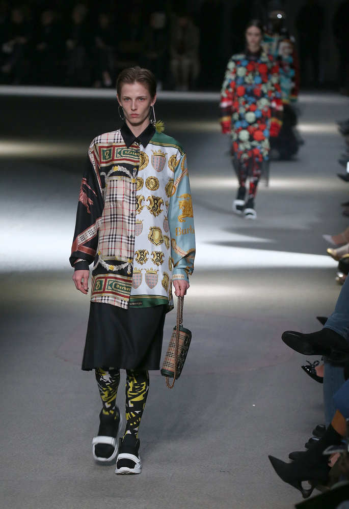 LONDRA MODA HAFTASINDA BURBERRY