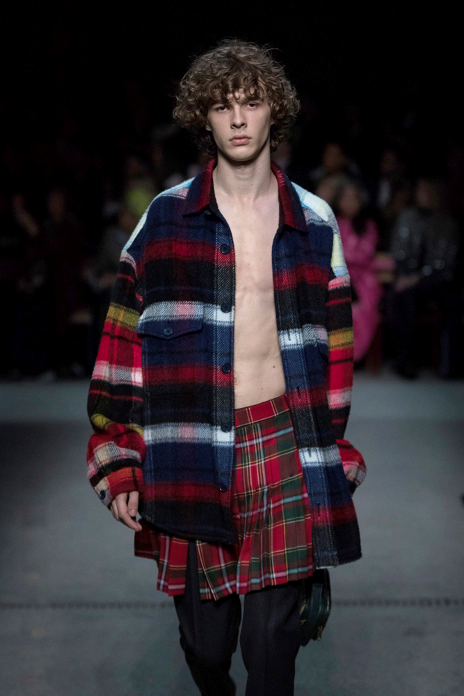 LONDRA MODA HAFTASINDA BURBERRY