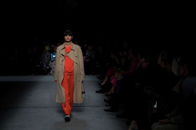 LONDRA MODA HAFTASINDA BURBERRY