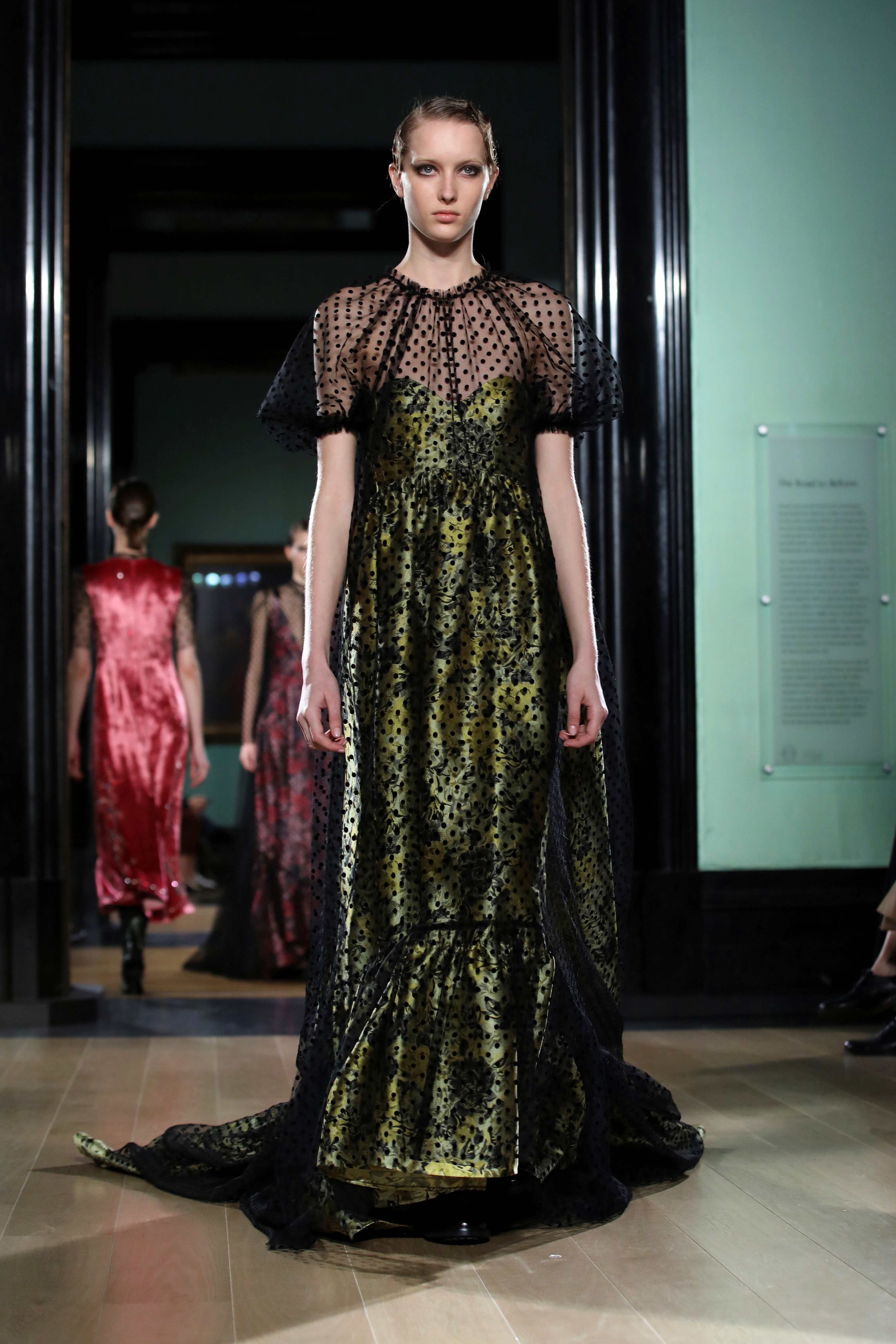 LONDRADA ERDEM DEFİLESİ