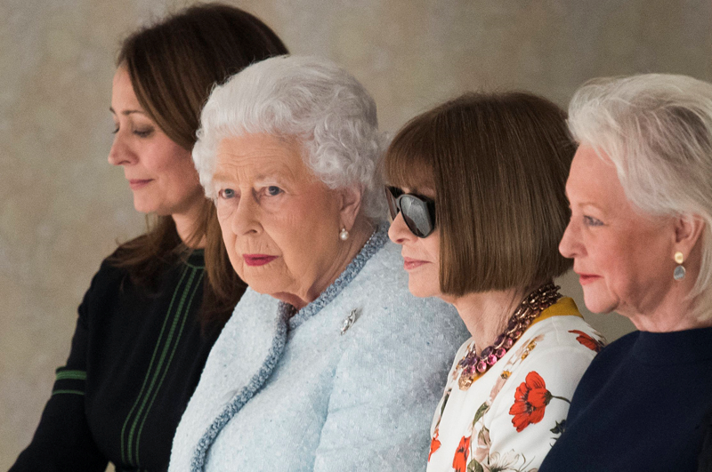 KRALİÇE ELIZABETH LONDRA MODA HAFTASINDA