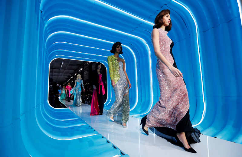 MOSCHINO 2018 SONBAHAR-KIŞ DEFİLESİ