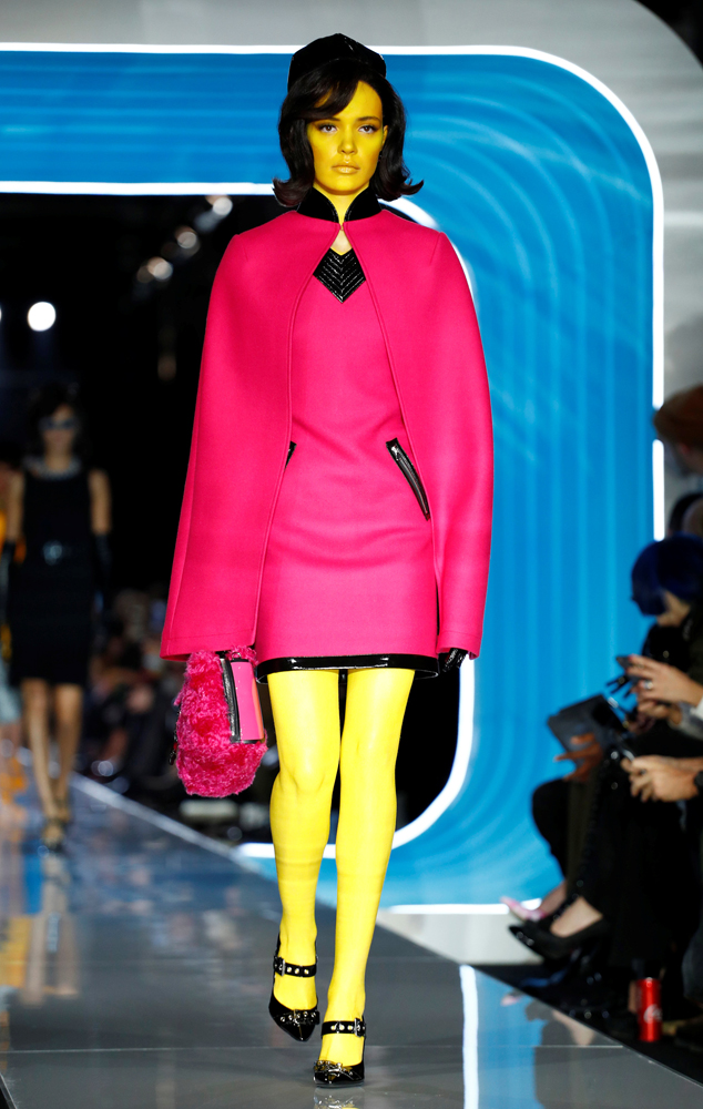 MOSCHINO 2018 SONBAHAR-KIŞ DEFİLESİ