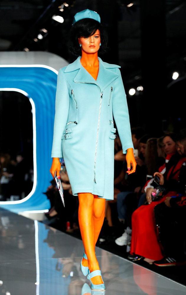 MOSCHINO 2018 SONBAHAR-KIŞ DEFİLESİ