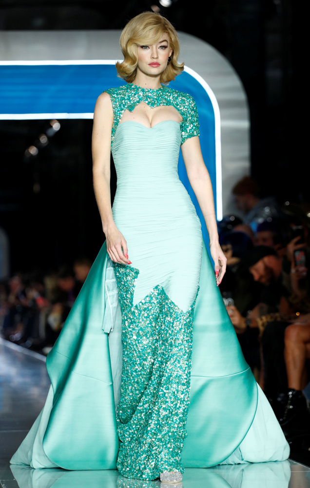 MOSCHINO 2018 SONBAHAR-KIŞ DEFİLESİ