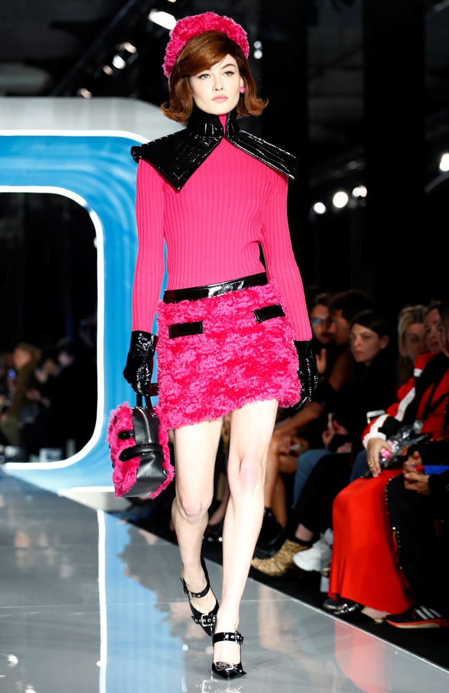 MOSCHINO 2018 SONBAHAR-KIŞ DEFİLESİ