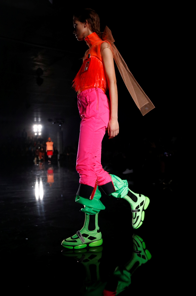 PRADA ZİRVEYİ KİMSEYE BIRAKMIYOR