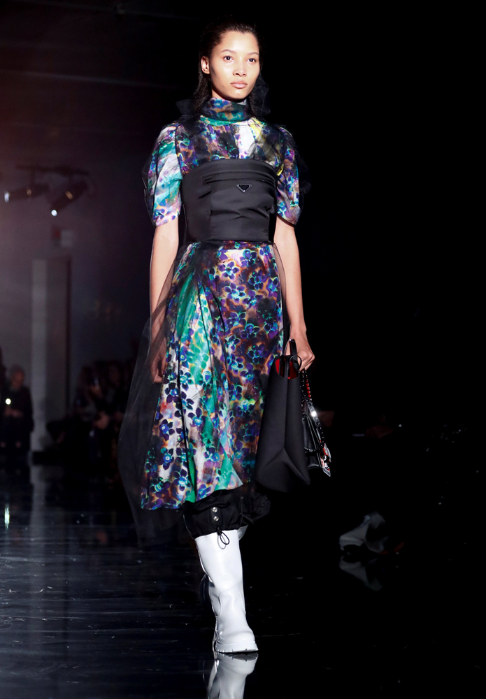 PRADA ZİRVEYİ KİMSEYE BIRAKMIYOR