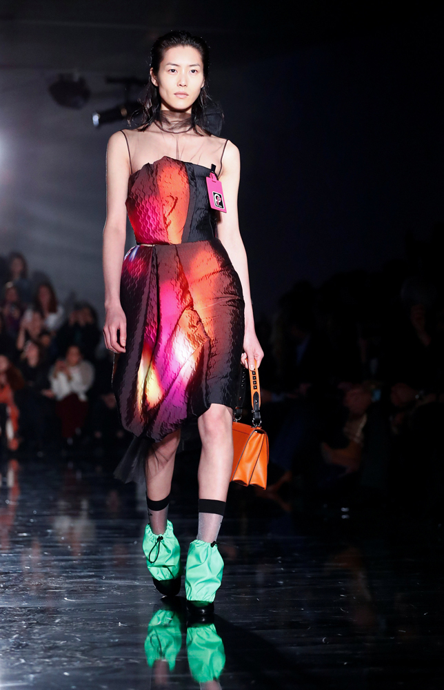 PRADA ZİRVEYİ KİMSEYE BIRAKMIYOR