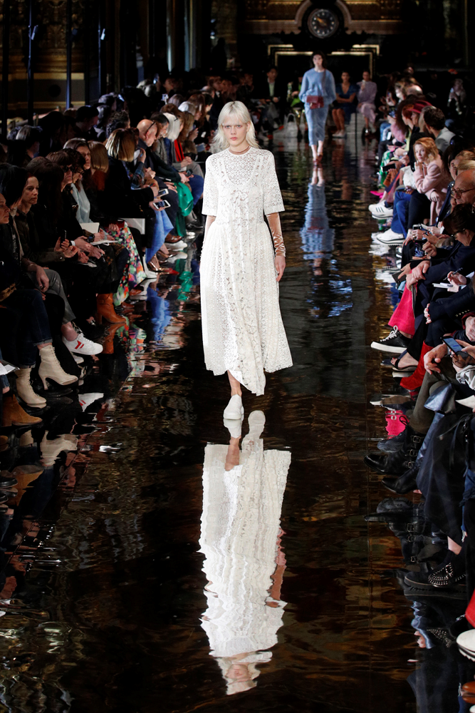 STELLA MCCARTNEY 2018 SONBAHAR-KIŞ DEFİLESİ