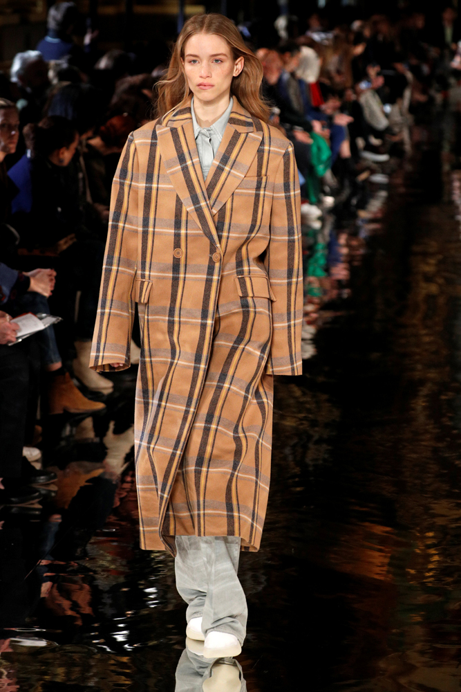 STELLA MCCARTNEY 2018 SONBAHAR-KIŞ DEFİLESİ