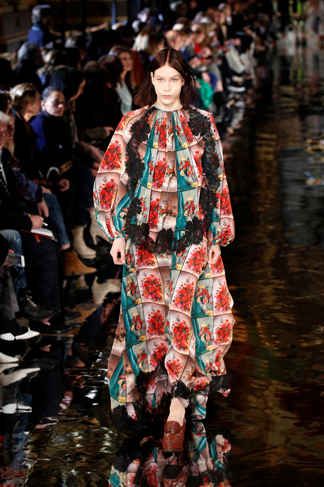 STELLA MCCARTNEY 2018 SONBAHAR-KIŞ DEFİLESİ