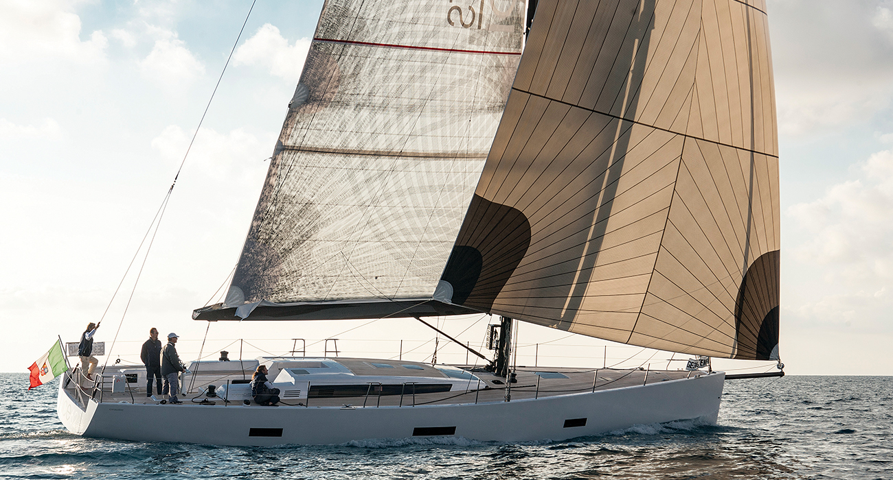 DENİZİN ÜZERİNDE ELEGAN BİR ÇİZGİ