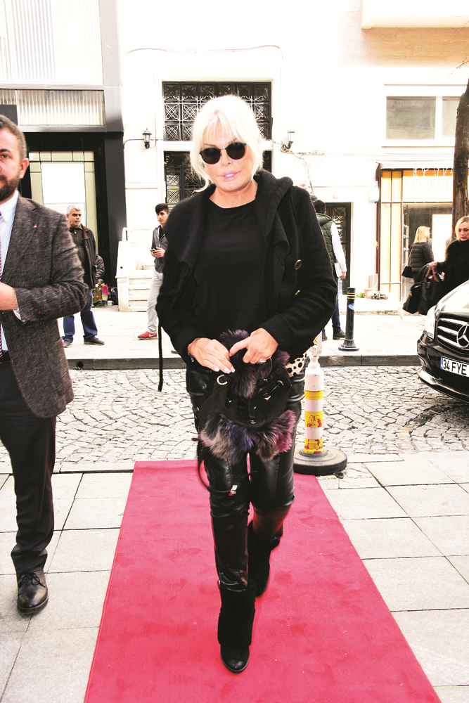 ÜNLÜ İSİMLERİN CADDE STİLLERİ