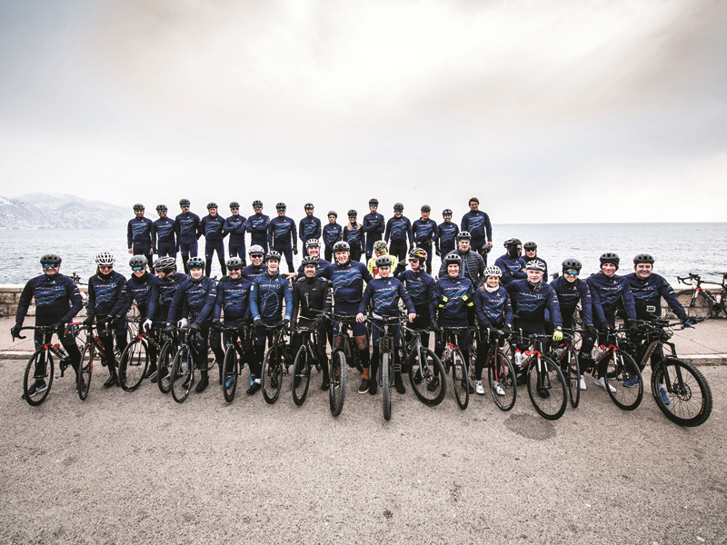 RENKLİ VE İDDİALI ERKEK STİLLERİ