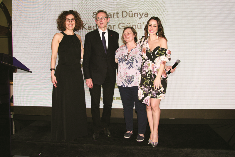 KADINLAR GÜNÜ’NDE ‘TOPRAĞIN KADINLARI’ ÖDÜLLENDİRİLDİ 