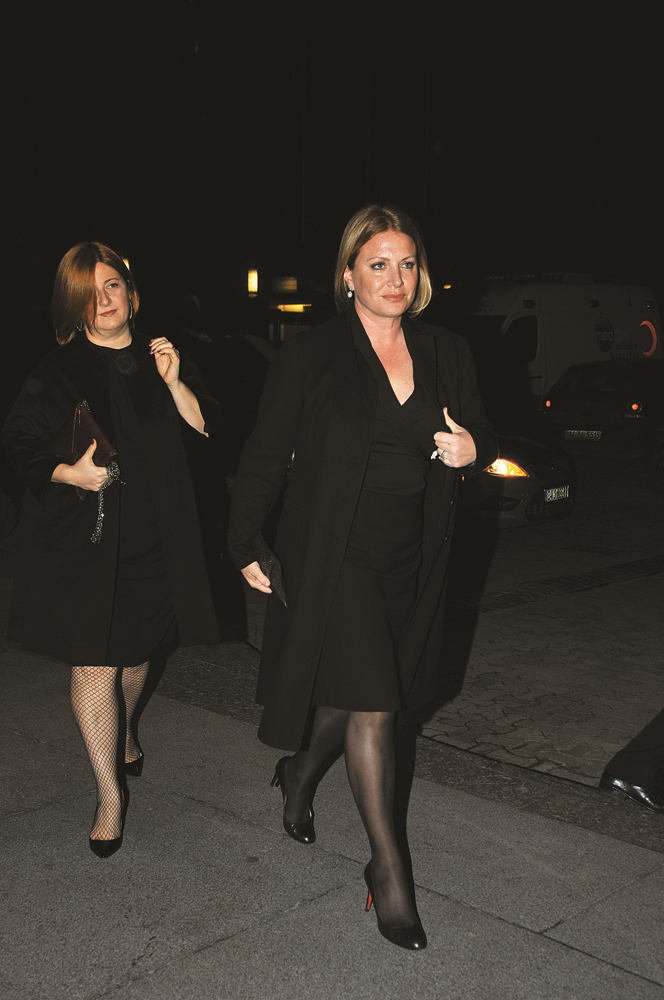 CEMİYETİN SİYAH ŞIKLIĞI