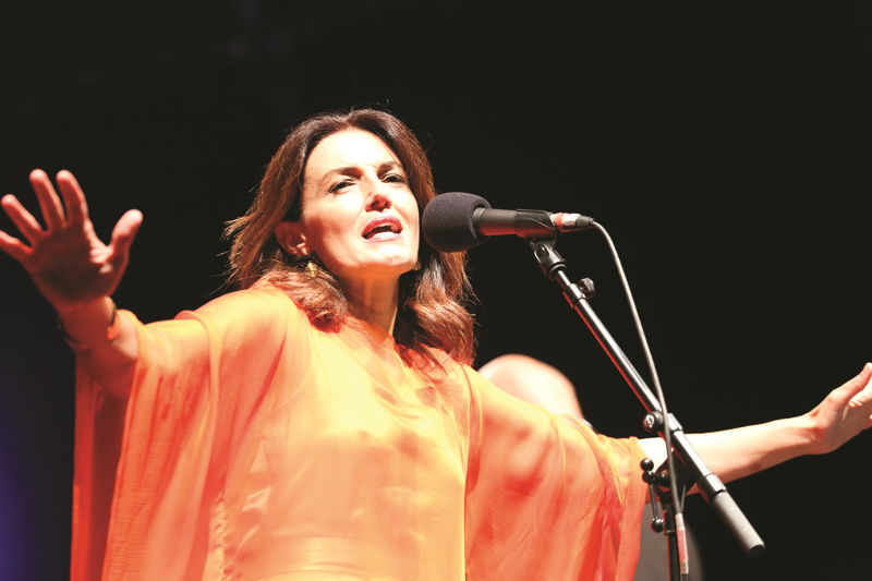 MONICA MOLINAYI İZLEDİLER