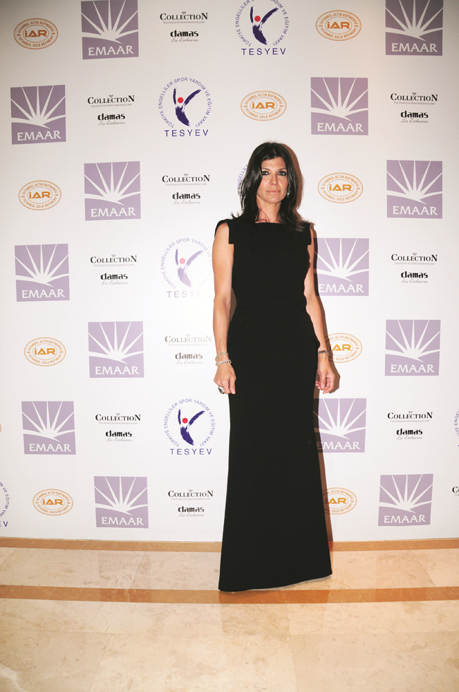 CEMİYETİN SİYAH ŞIKLIĞI