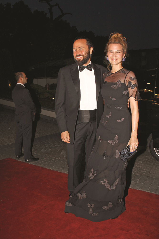 LARA ERSU VE CEM ÖZSÜER EVLENDİ