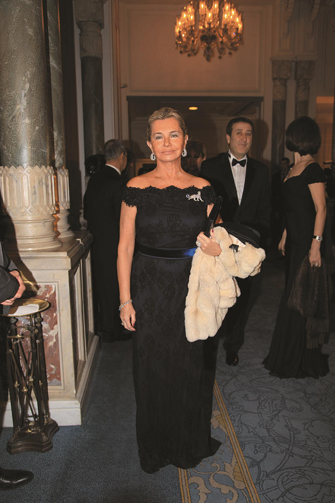 CEMİYETİN SİYAH ŞIKLIĞI