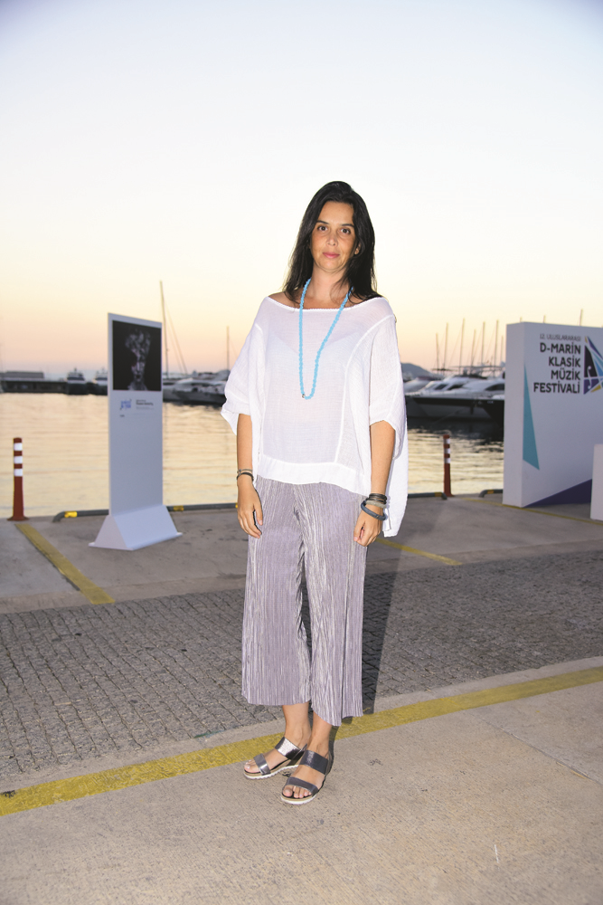 MONICA MOLINAYI İZLEDİLER