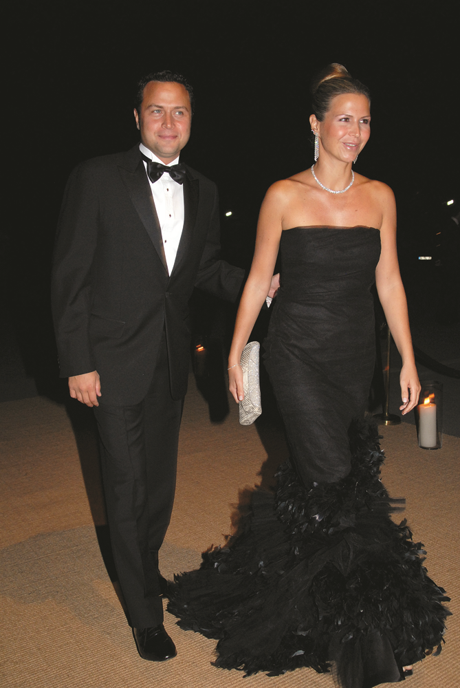 CEMİYETİN SİYAH ŞIKLIĞI