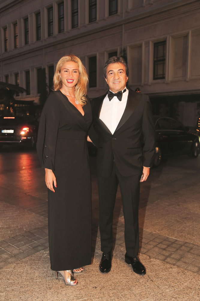 DENİZ EKŞİOĞLU VE ONUR ORAKÇIOĞLU EVLENDİ