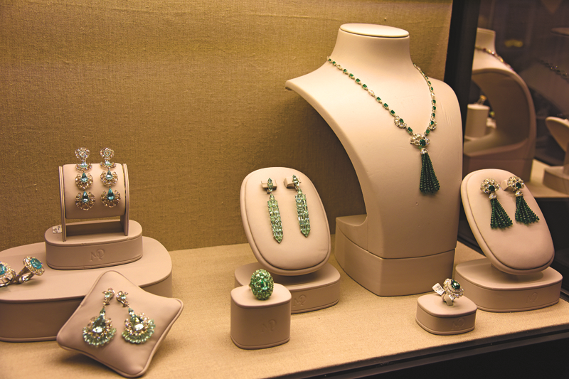 REZZAN BENARDETENİN MÜCEVHER KOLEKSİYONU