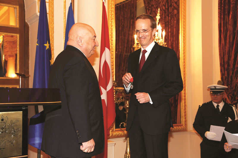 SANİ ŞENER’E, LEGION D’HONNEUR NİŞANI