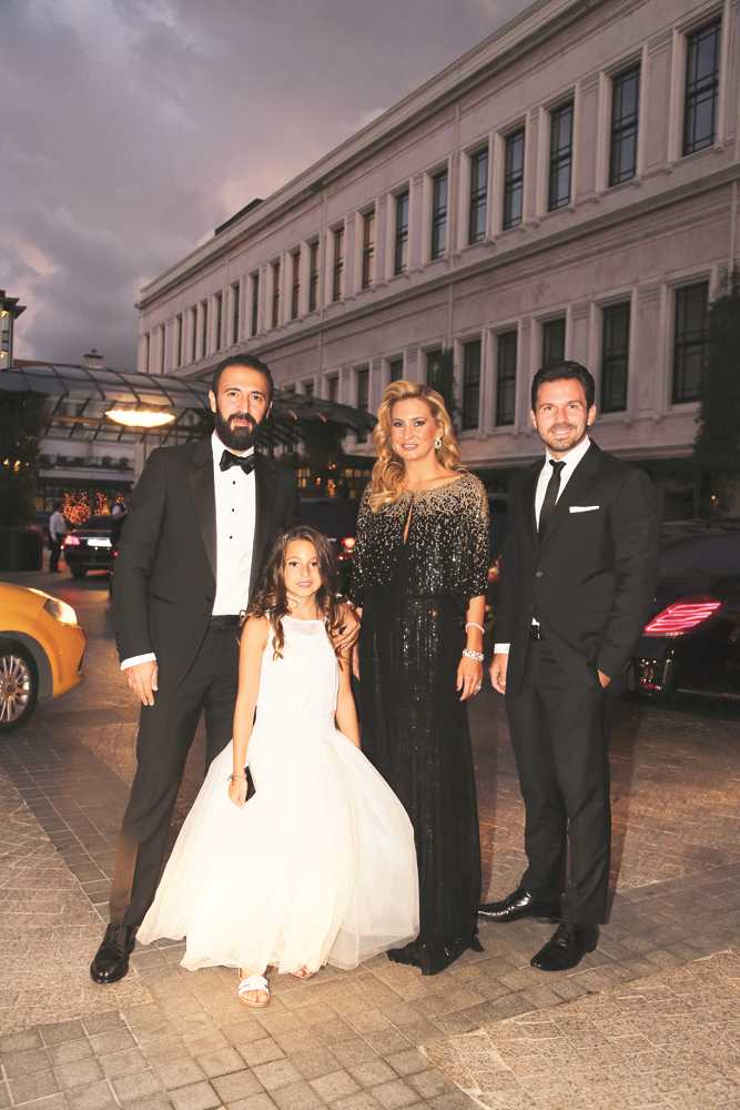 DENİZ EKŞİOĞLU VE ONUR ORAKÇIOĞLU EVLENDİ