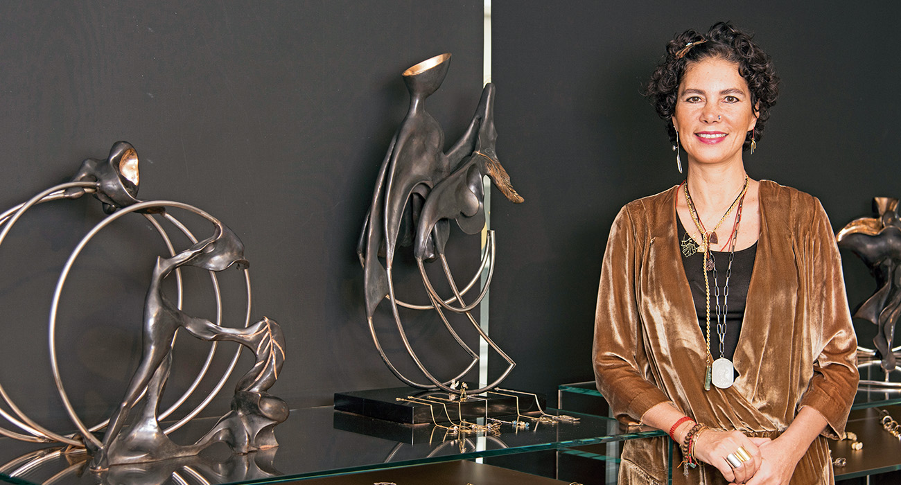 ZEYNEP EROL VE HEYKELSİ TAKILARI