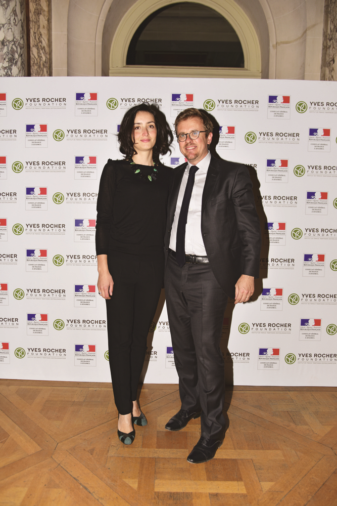 KADINLARA  DESTEK İÇİN BİR ARADALAR