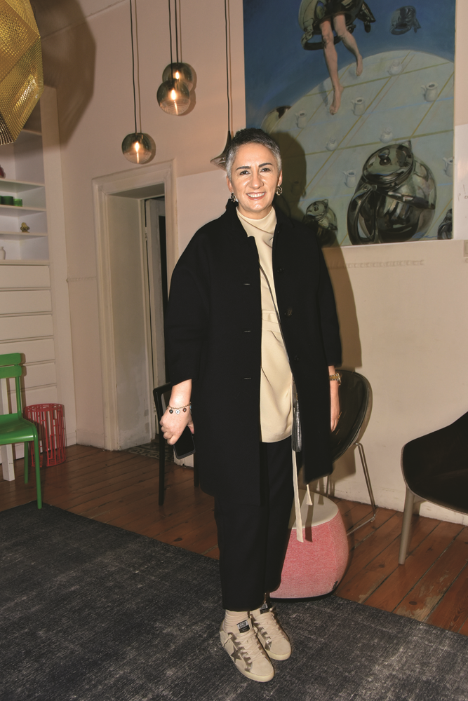 ÖZLEM AVCIOĞLU DOSTLARINI AĞIRLADI