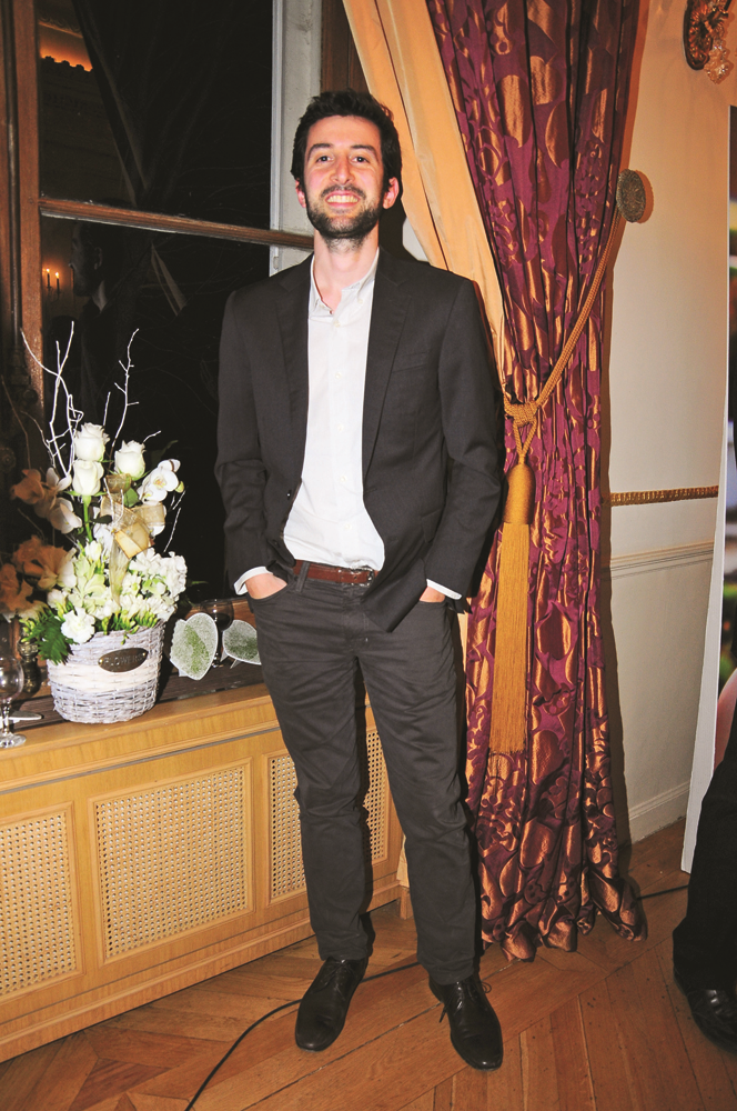 KADINLARA  DESTEK İÇİN BİR ARADALAR