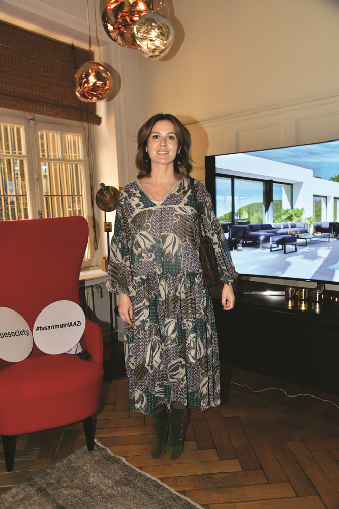 ÖZLEM AVCIOĞLU DOSTLARINI AĞIRLADI