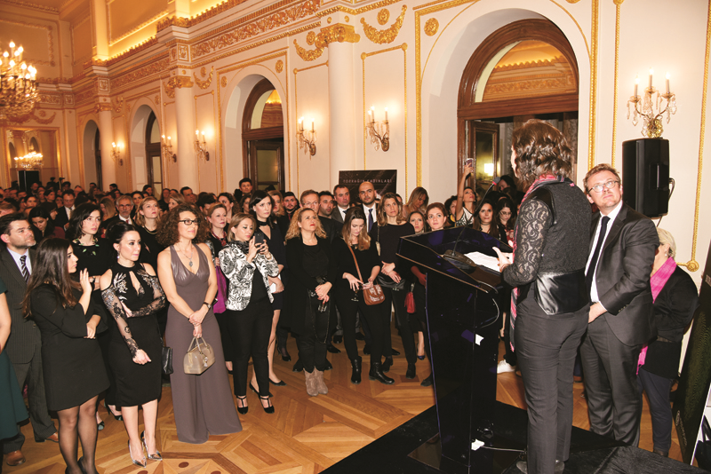 KADINLARA  DESTEK İÇİN BİR ARADALAR