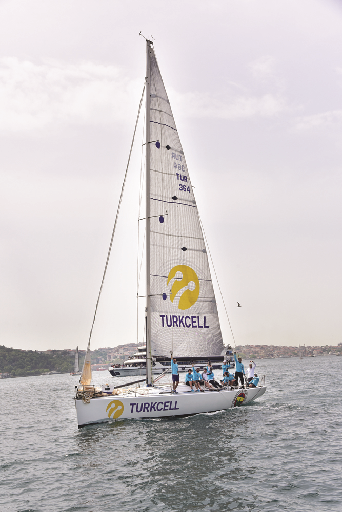 YELKENLİLERİN MÜCADELESİ